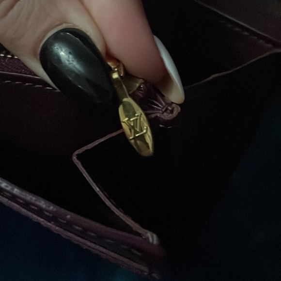 💯Authentic Louis Vuitton Vernis Bordeaux Sarah Wallet - Picture 5 of 16